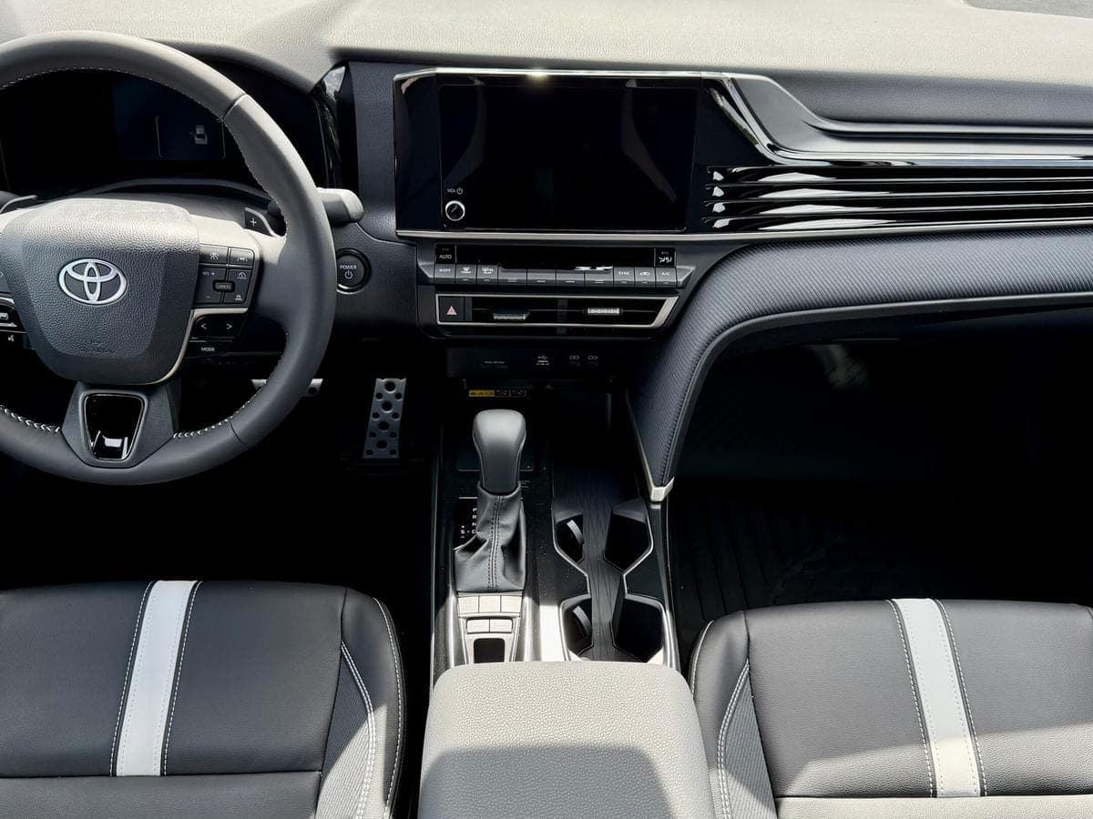 2025 Toyota Camry Hybrid SE — photo 3