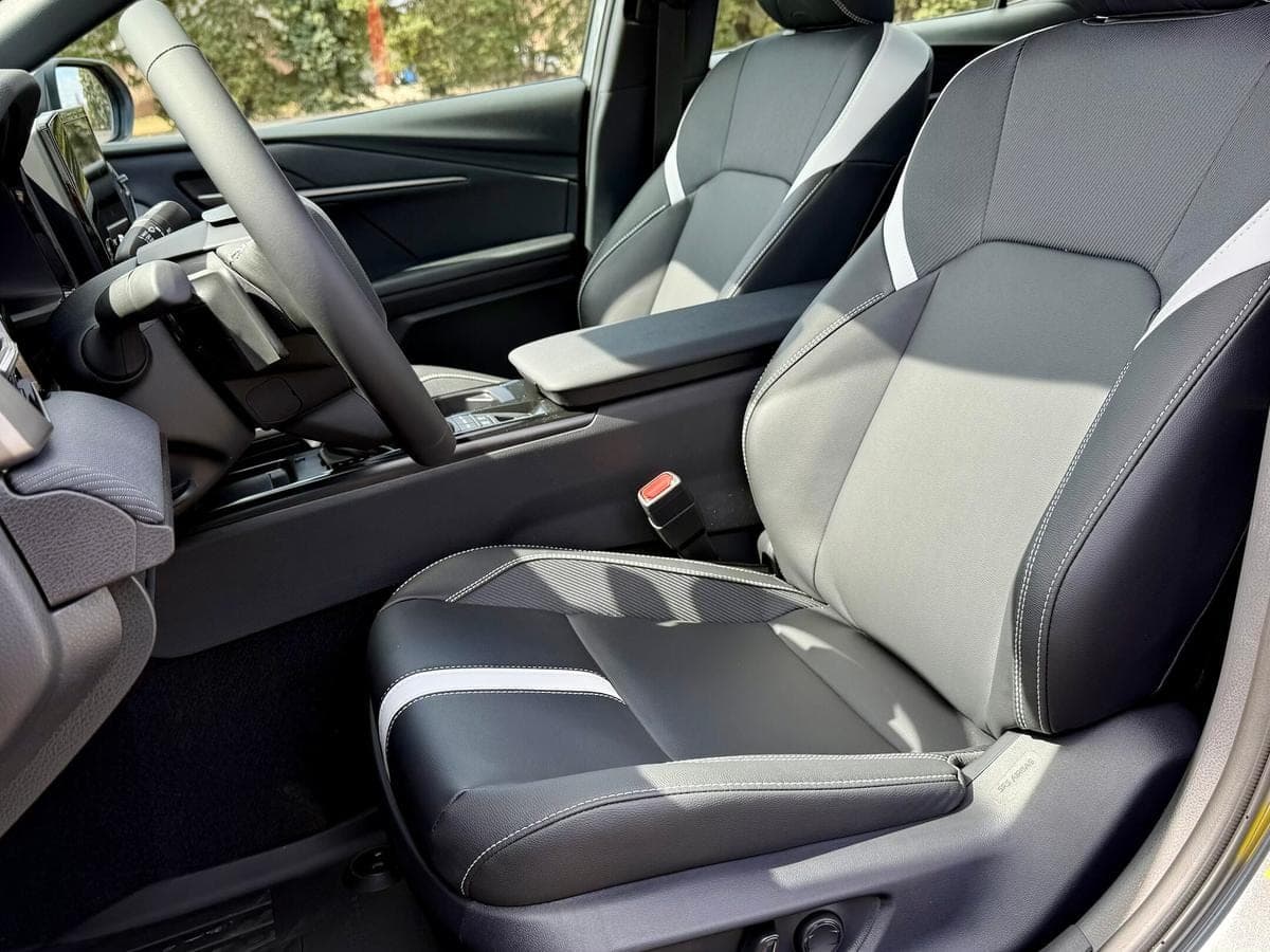 2025 Toyota Camry Hybrid SE — photo 4