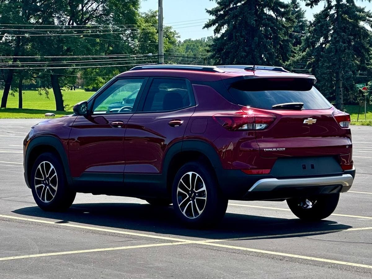 2025 Chevrolet Trailblazer LT — photo 2