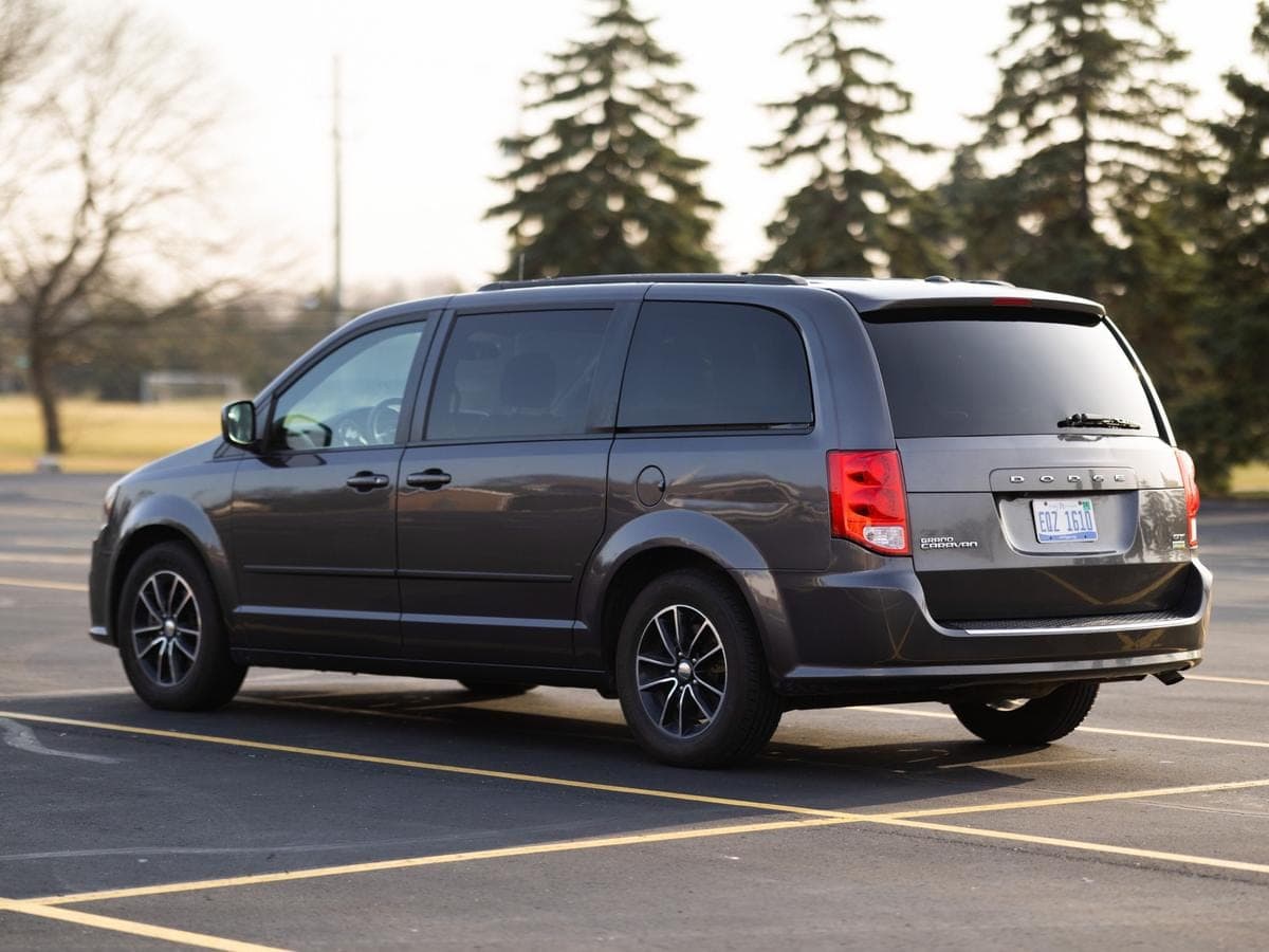 2017 Dodge Grand Caravan GT — photo 2