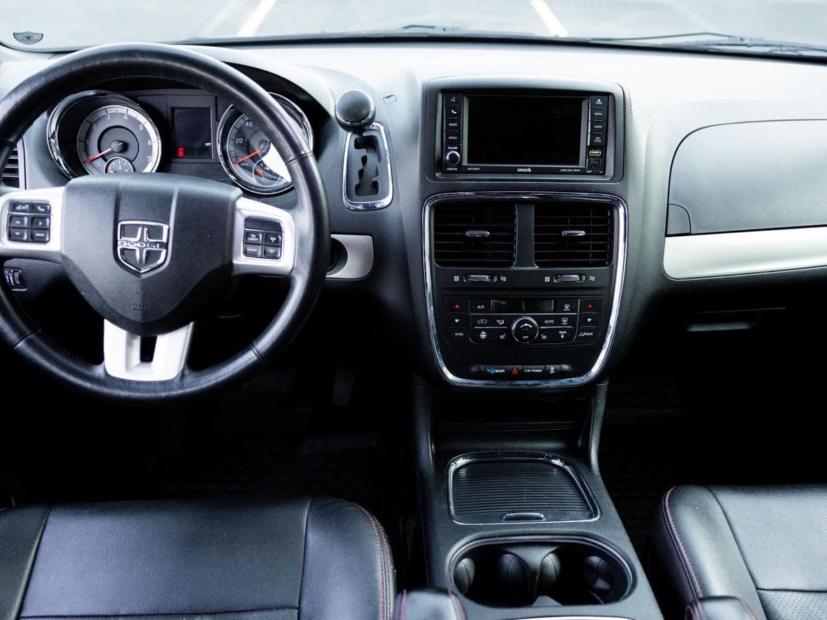 2017 Dodge Grand Caravan GT — photo 3