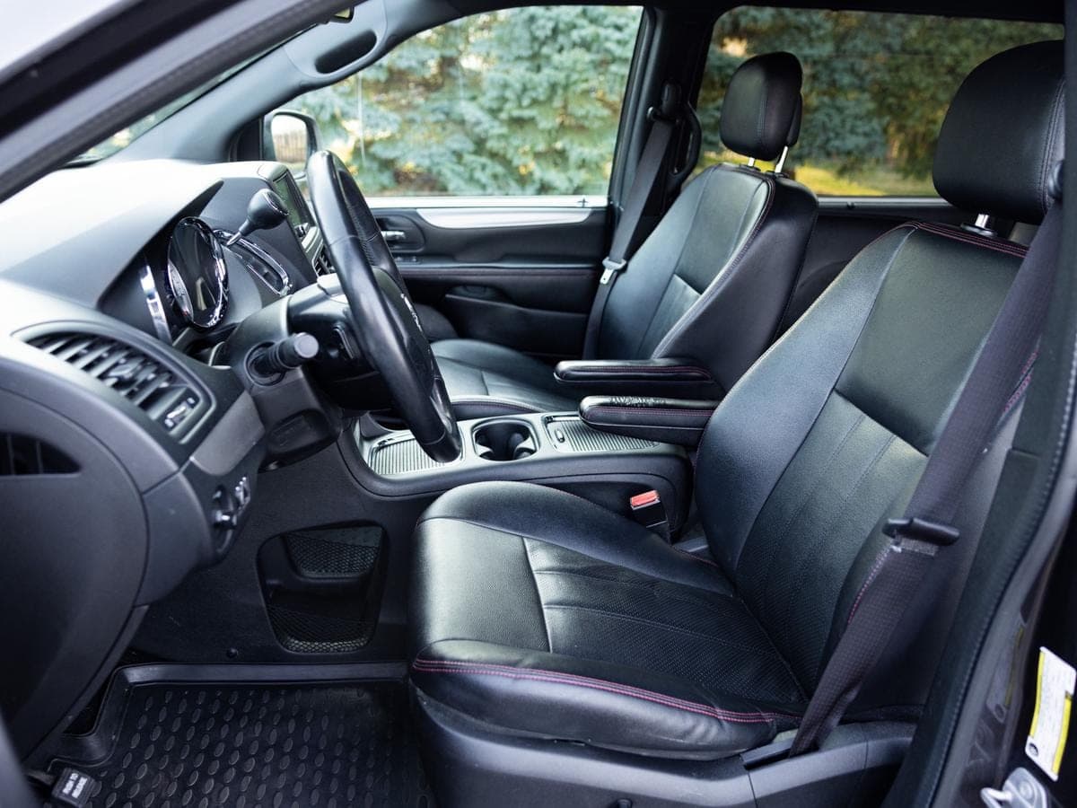 2017 Dodge Grand Caravan GT — photo 4