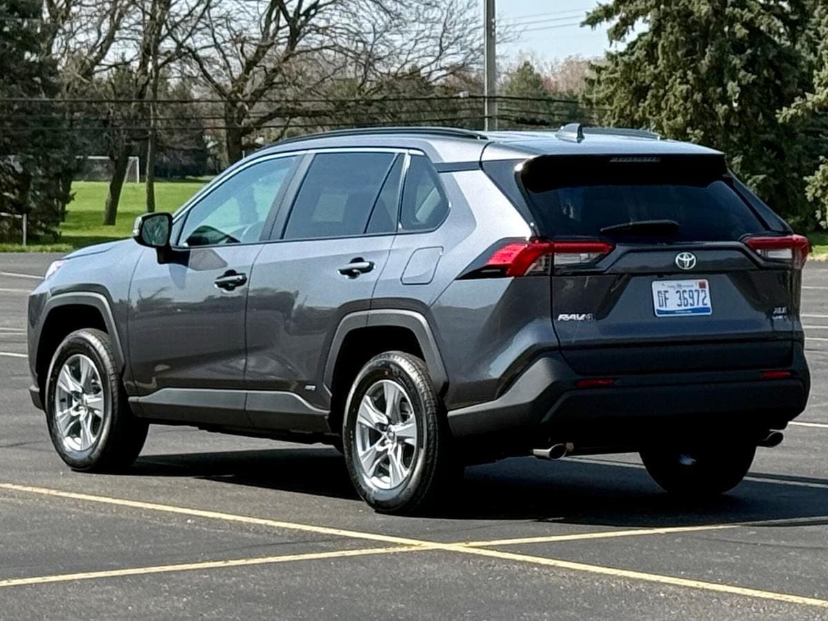 2025 Toyota RAV4 Hybrid XLE AWD — photo 2