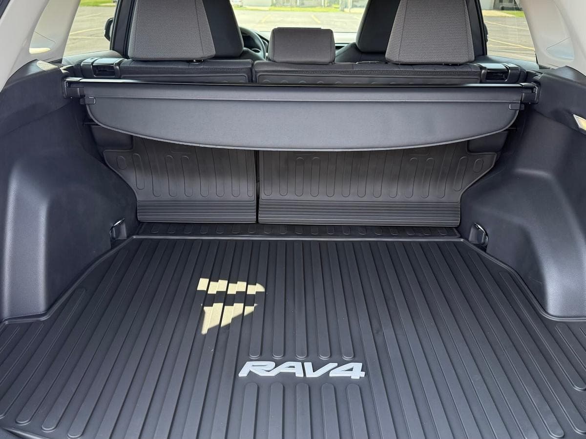 2025 Toyota RAV4 Hybrid XLE AWD — photo 5