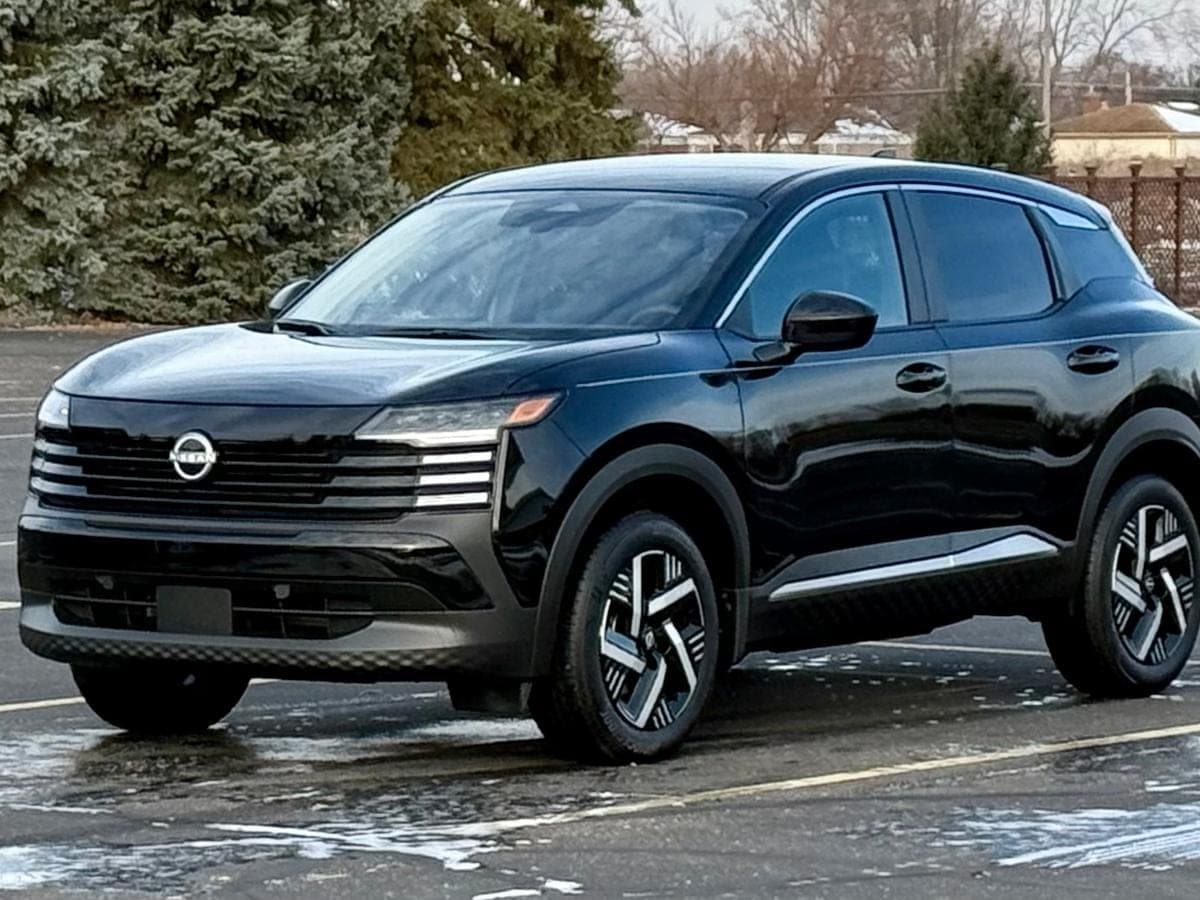 2026 Nissan Kicks SV — photo 1