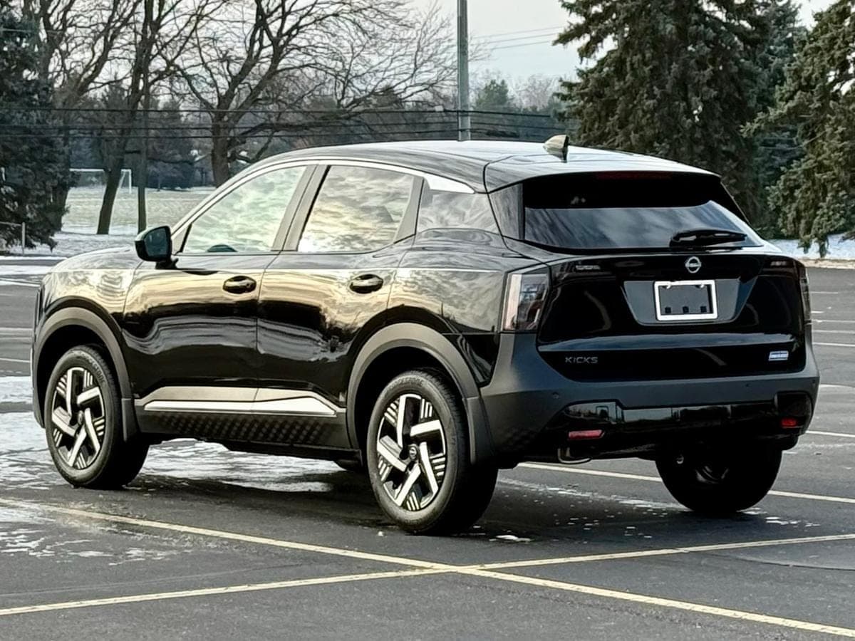 2026 Nissan Kicks SV — photo 2