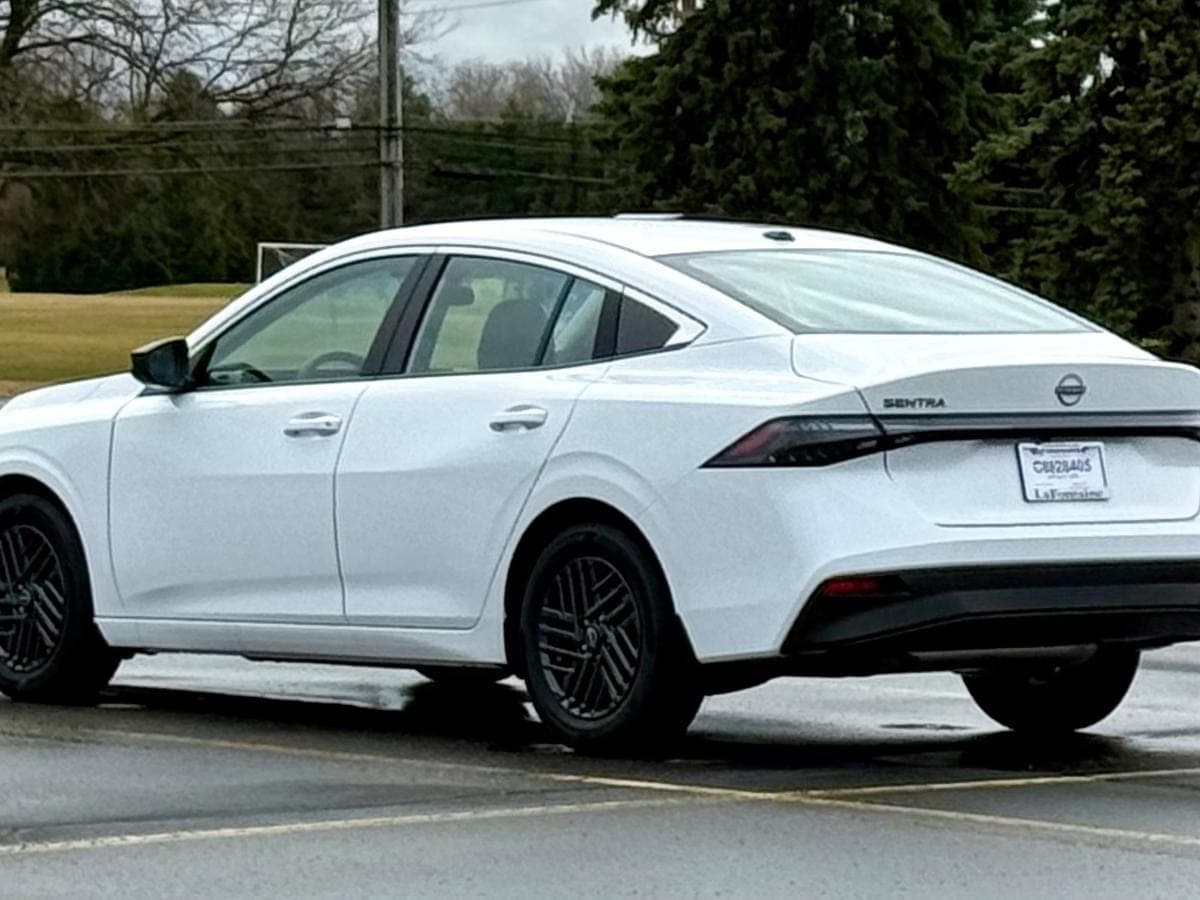 2026 Nissan Sentra SV — photo 3