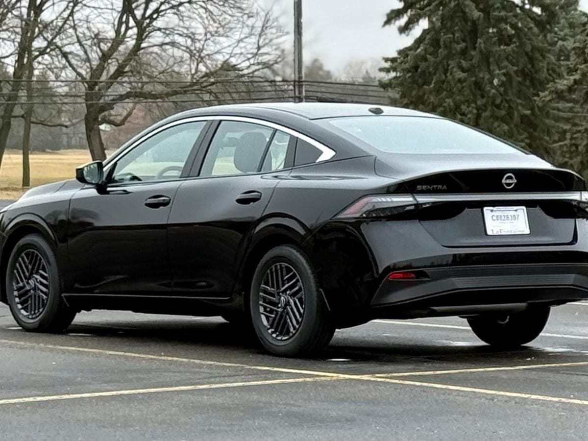 2026 Nissan Sentra SV — photo 2