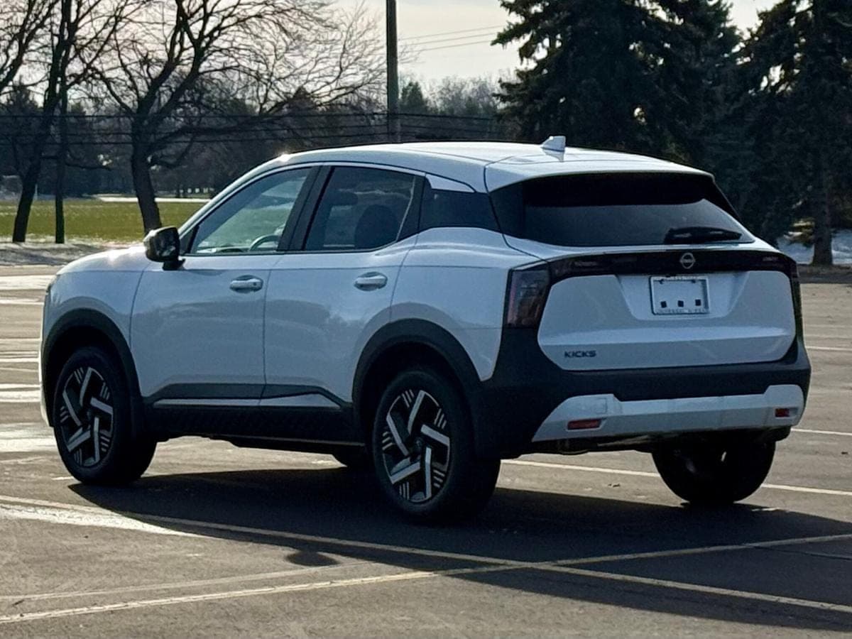 2025 Nissan Kicks SV — photo 5