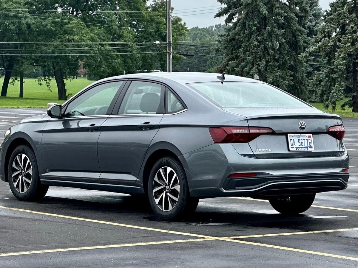 2024 Volkswagen Jetta S — photo 2