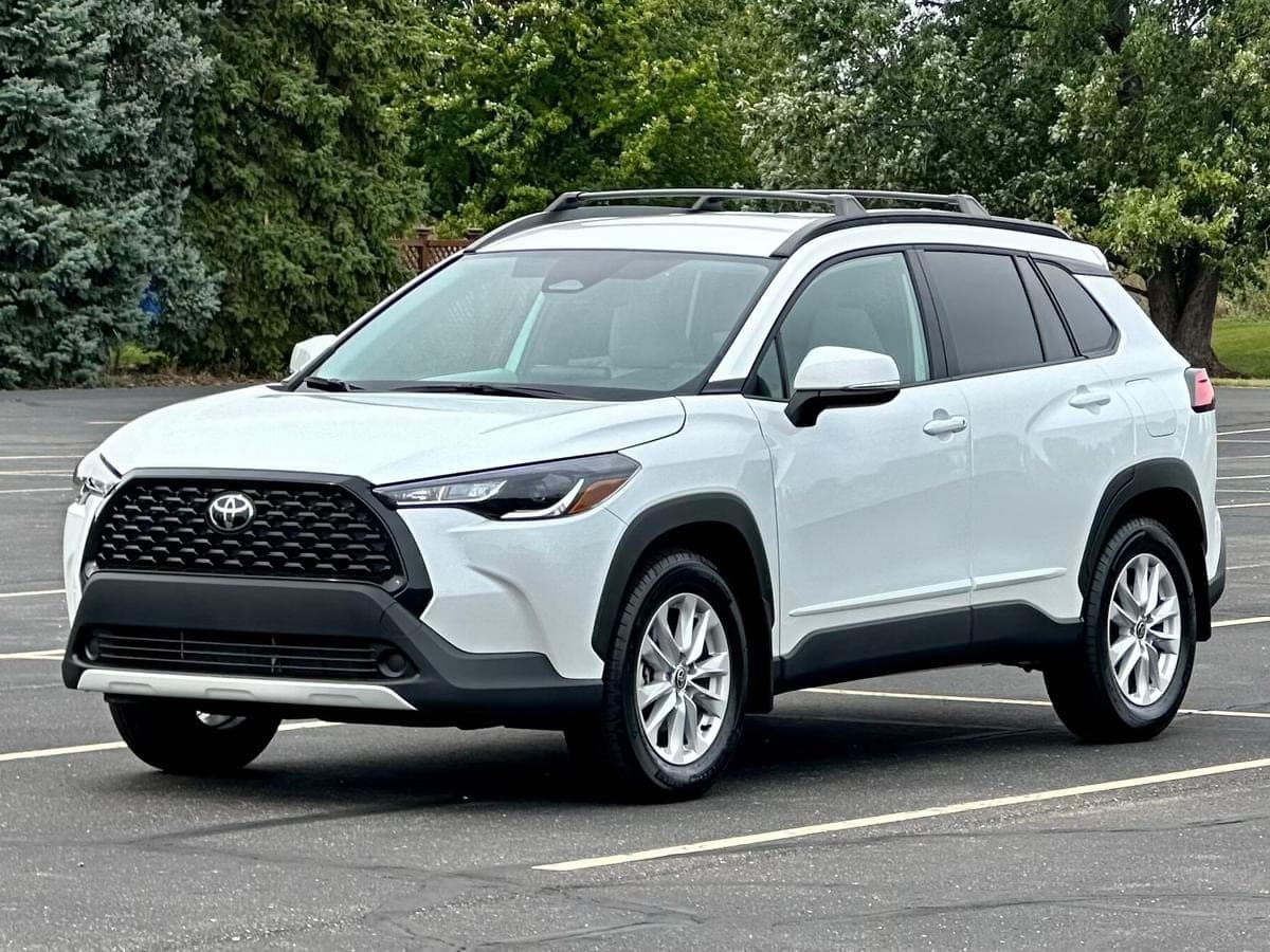2024 Toyota Corolla Cross LE 4WD — photo 1