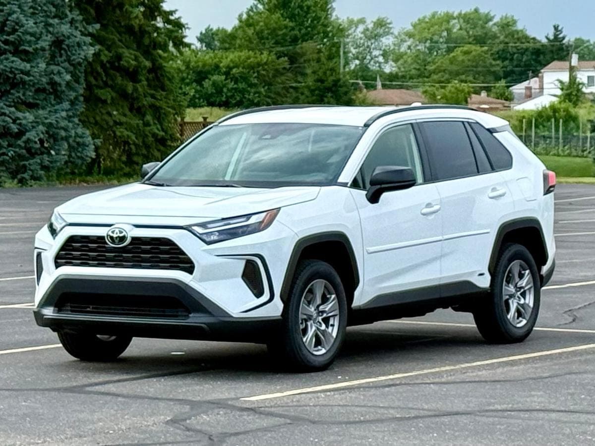 2025 Toyota RAV4 Hybrid LE AWD — photo 1