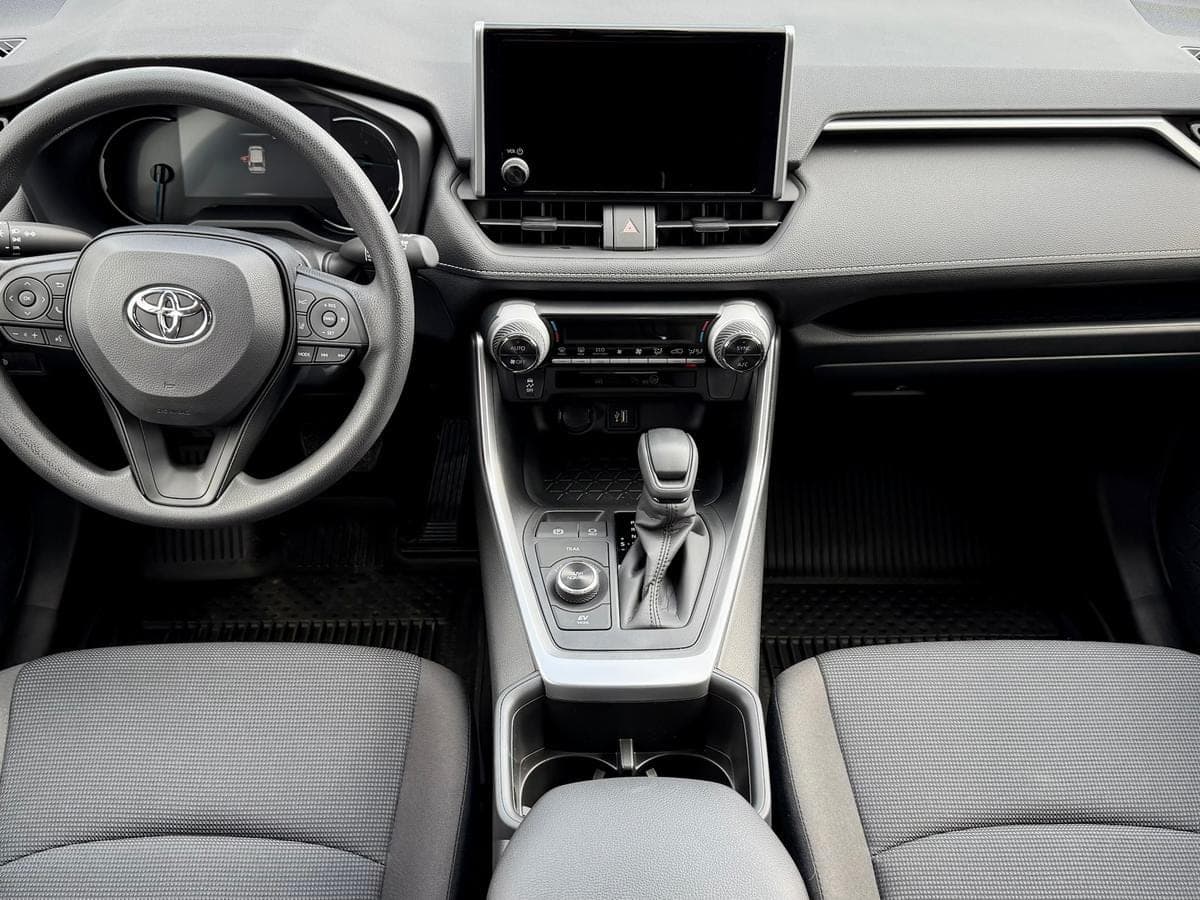 2025 Toyota RAV4 Hybrid LE AWD — photo 3