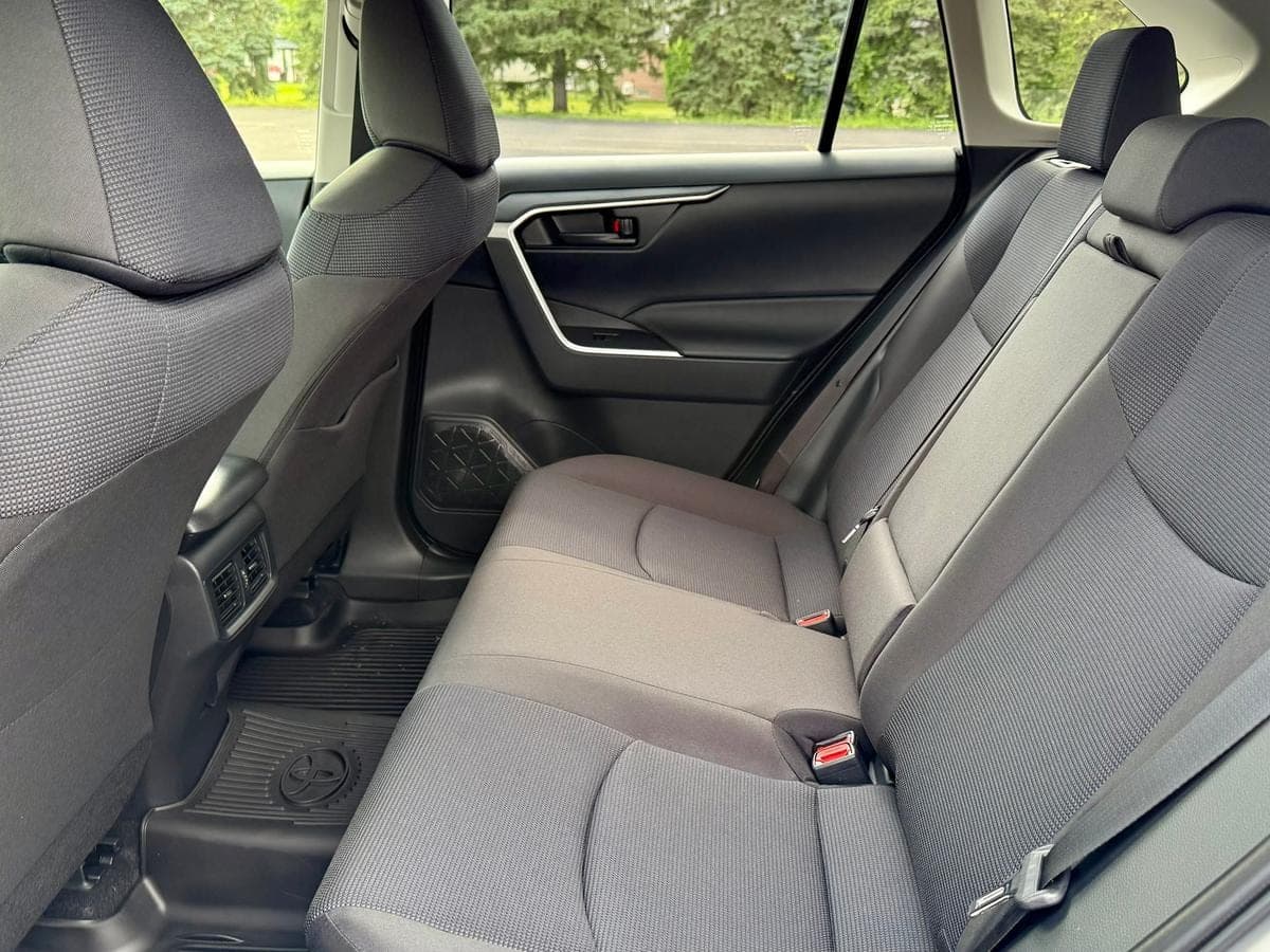 2025 Toyota RAV4 Hybrid LE AWD — photo 5