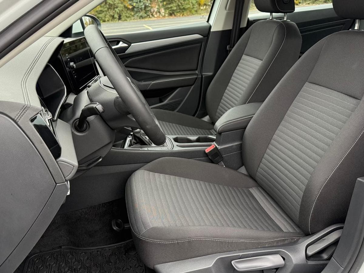 2025 Volkswagen Jetta S — photo 4