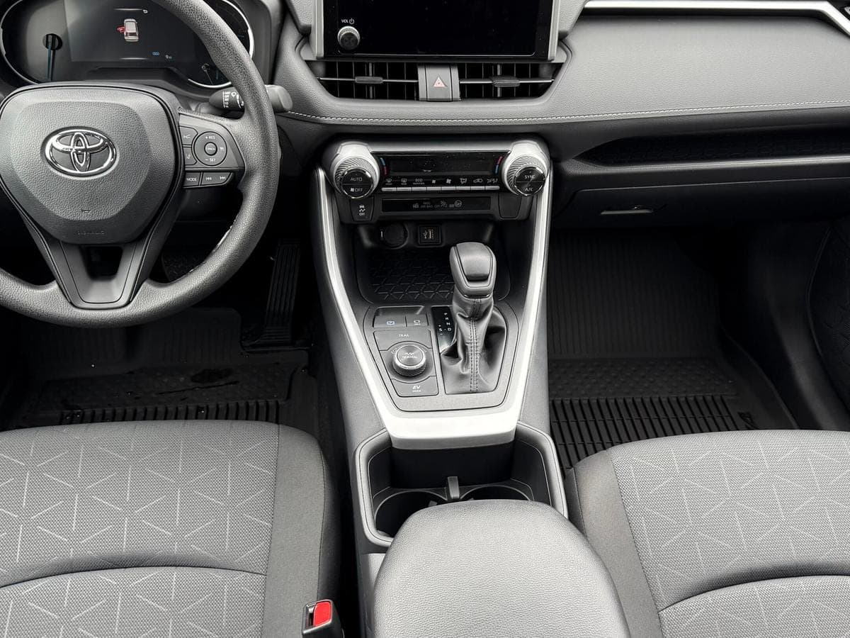 2025 Toyota RAV4 Hybrid XLE AWD — photo 3