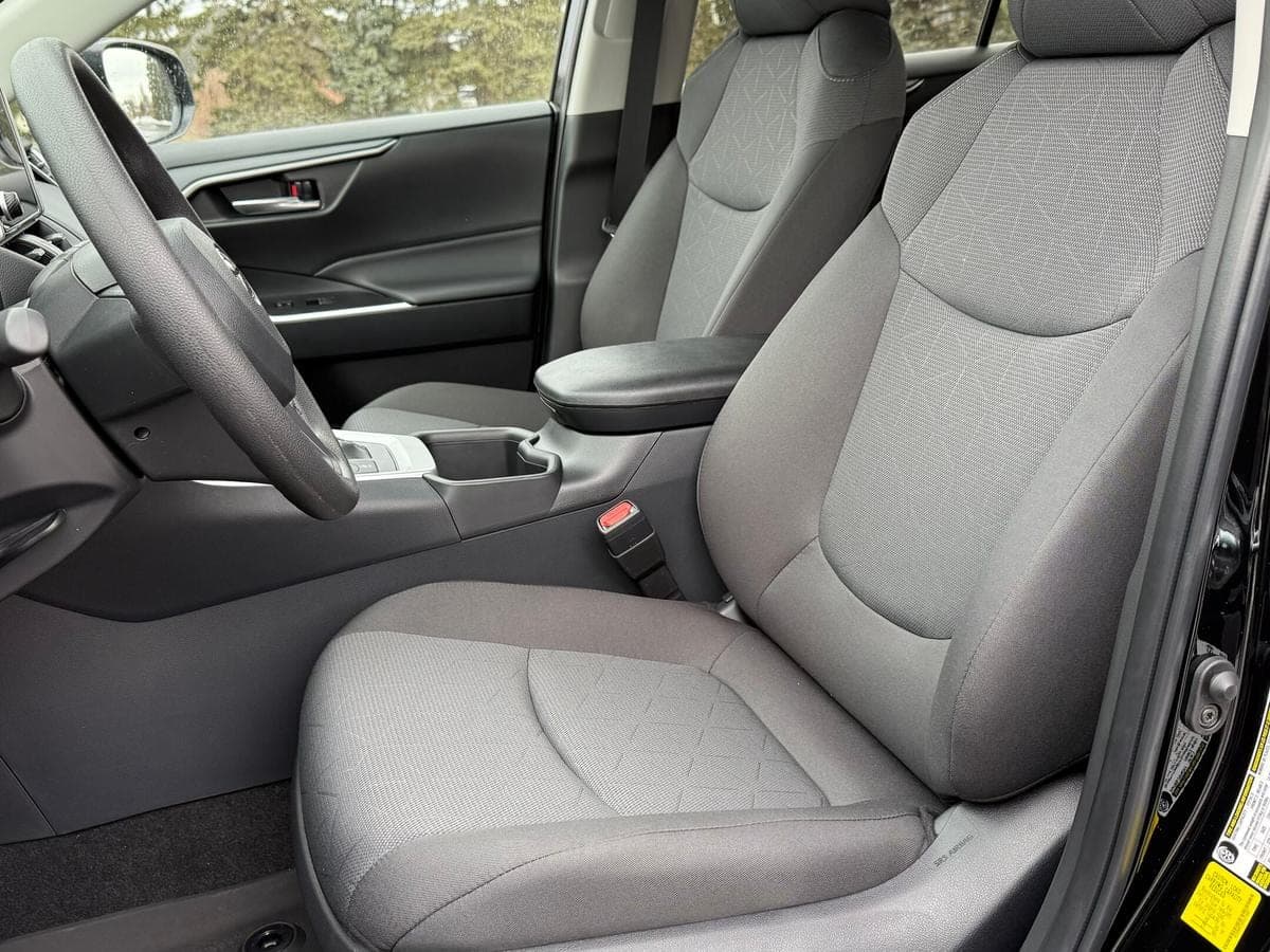 2025 Toyota RAV4 Hybrid XLE AWD — photo 5