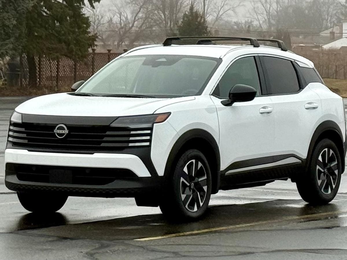2026 Nissan Kicks SV — photo 1