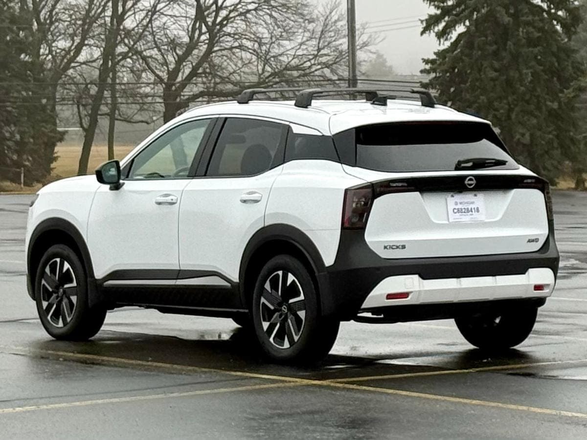 2026 Nissan Kicks SV — photo 2