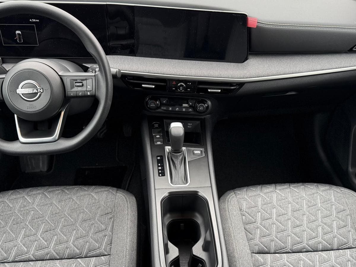 2026 Nissan Kicks SV — photo 3