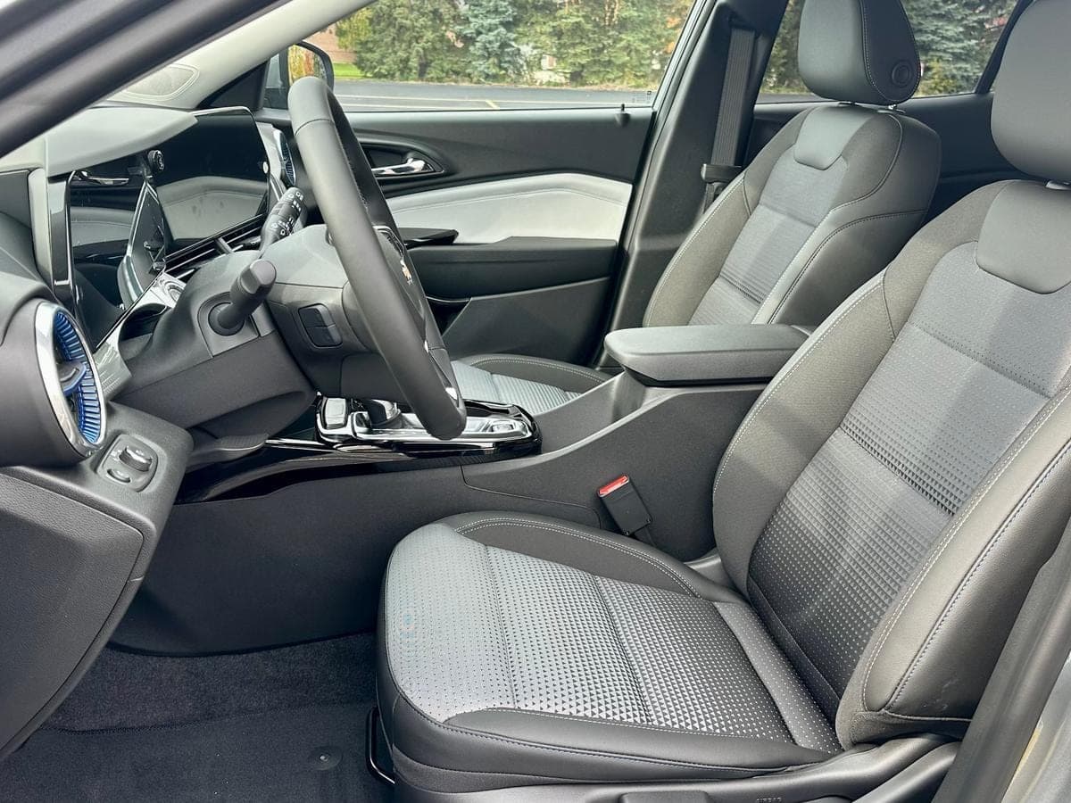 2026 Chevrolet Trax LT — photo 4