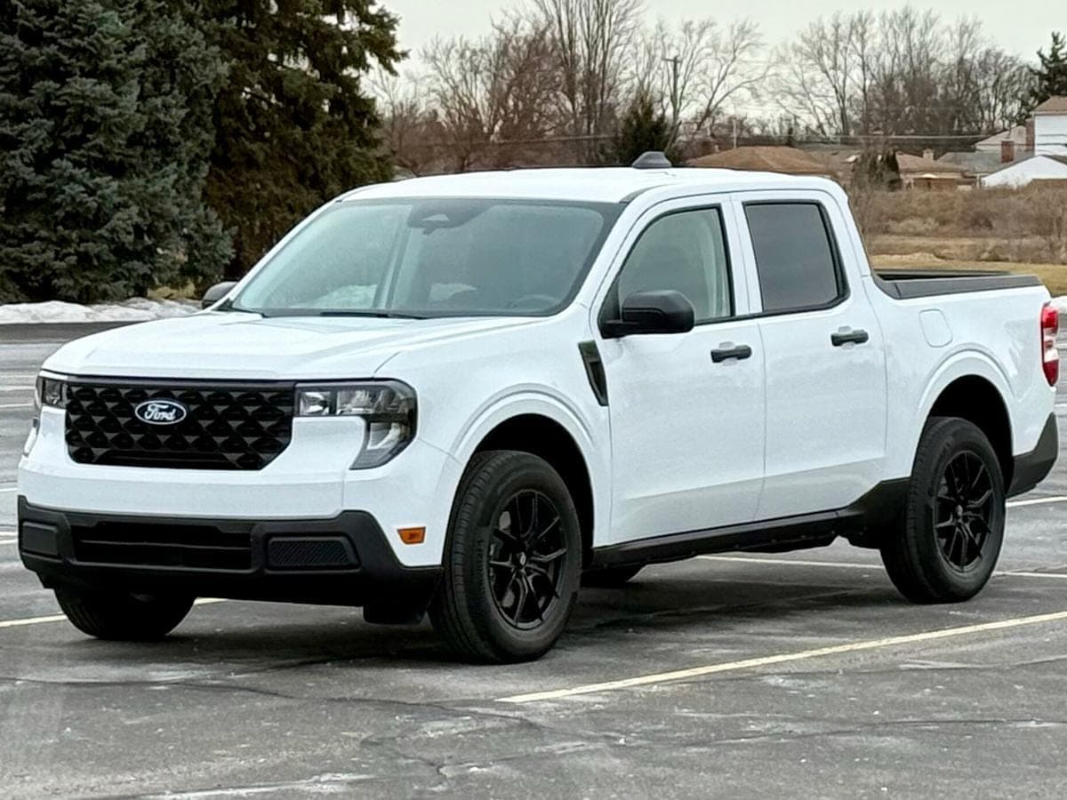 2025 Ford Maverick XL — photo 1