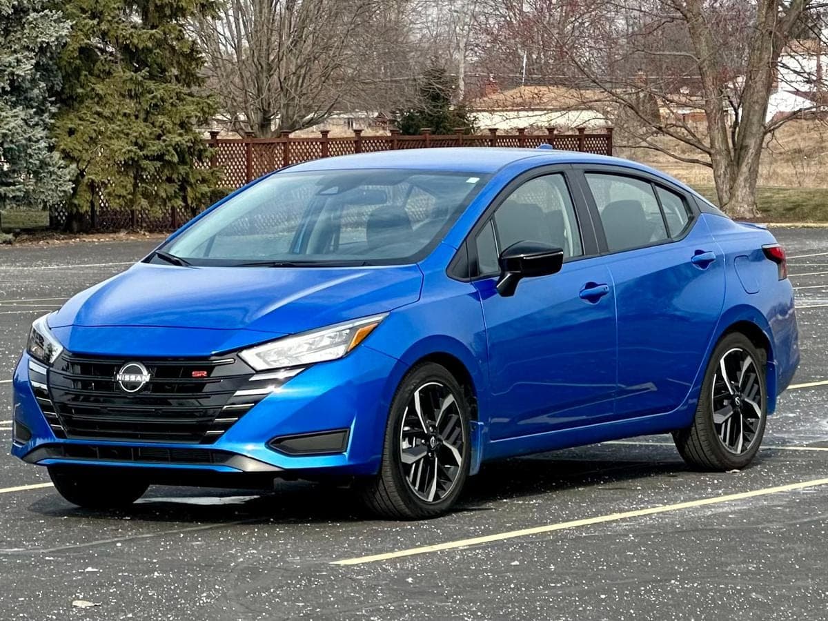 2023 Nissan Versa SR — photo 1