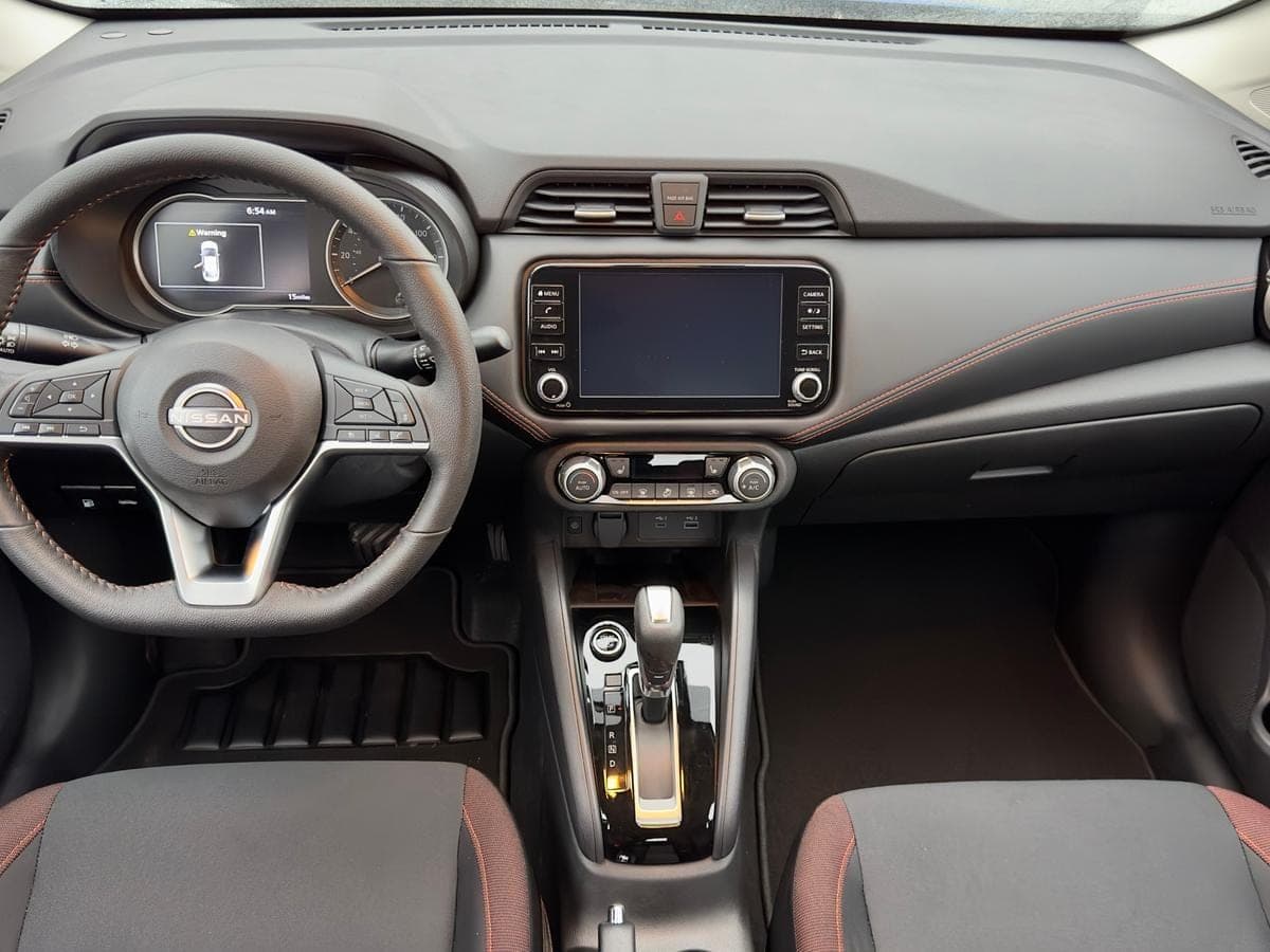 2023 Nissan Versa SR — photo 3