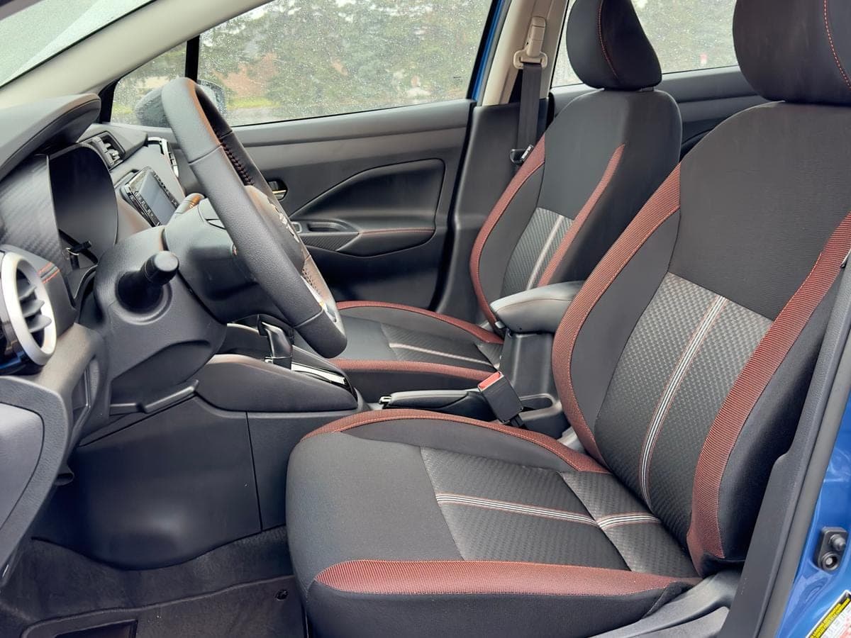 2023 Nissan Versa SR — photo 4