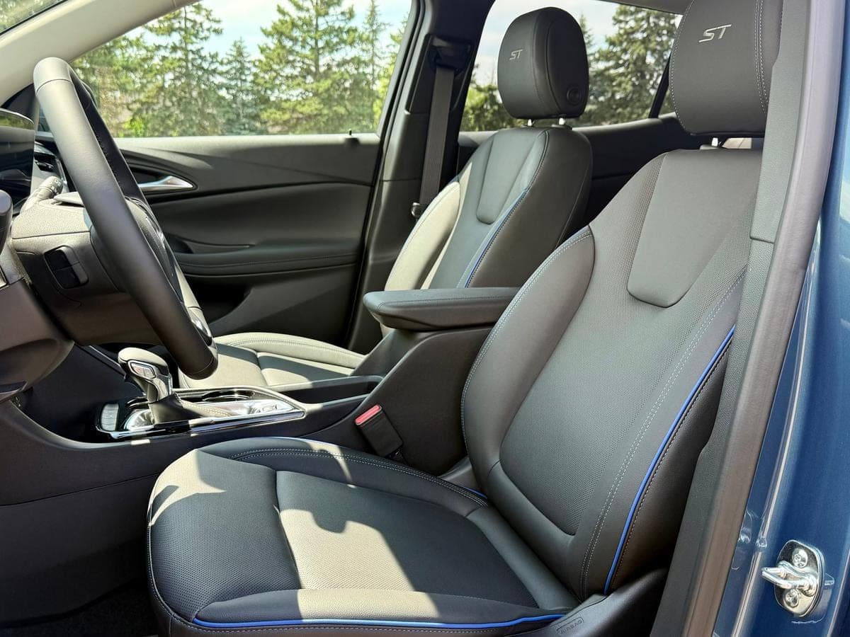 2026 Buick Encore GX Sport Touring — photo 4