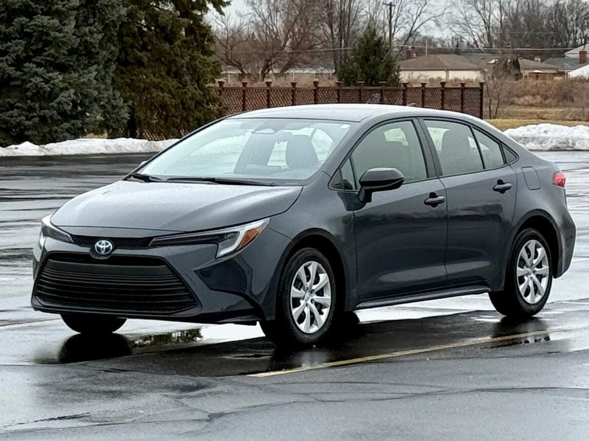 2025 Toyota Corolla Hybrid LE — photo 1
