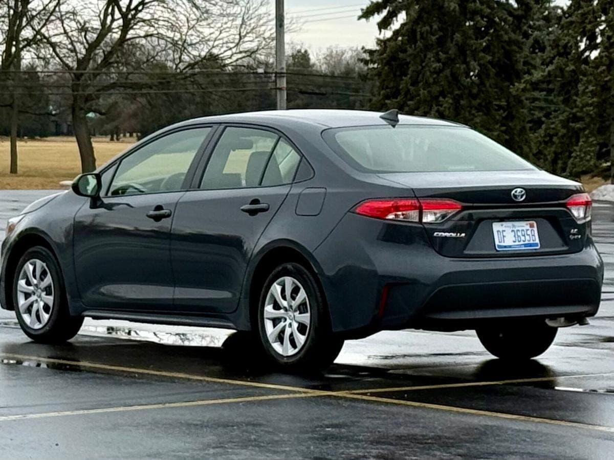 2025 Toyota Corolla Hybrid LE — photo 2