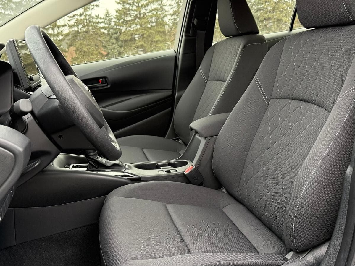 2025 Toyota Corolla Hybrid LE — photo 4