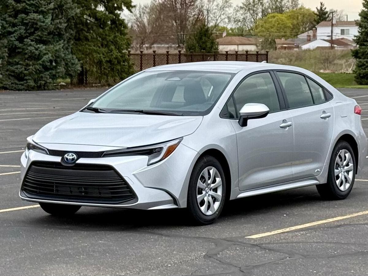 2025 Toyota Corolla Hybrid LE AWD — photo 1