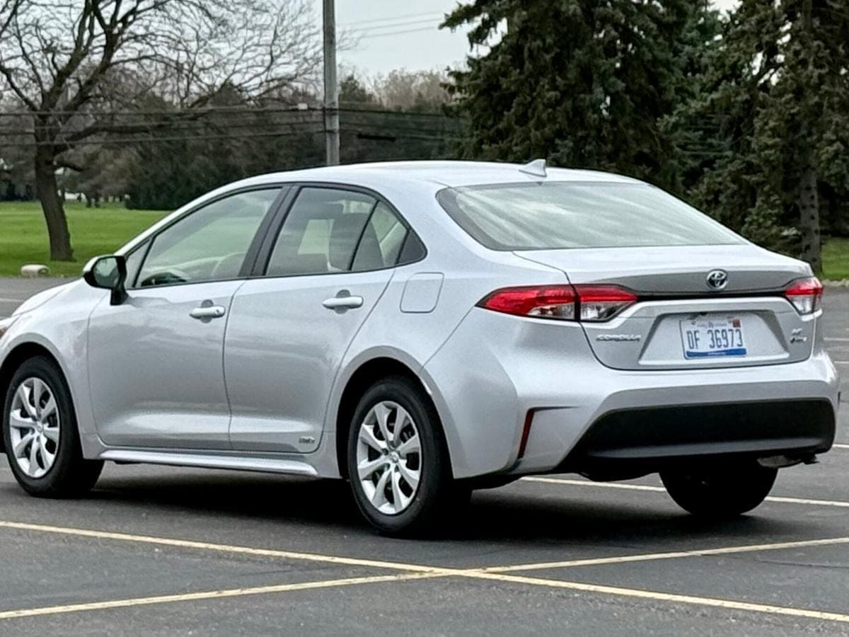 2025 Toyota Corolla Hybrid LE AWD — photo 2