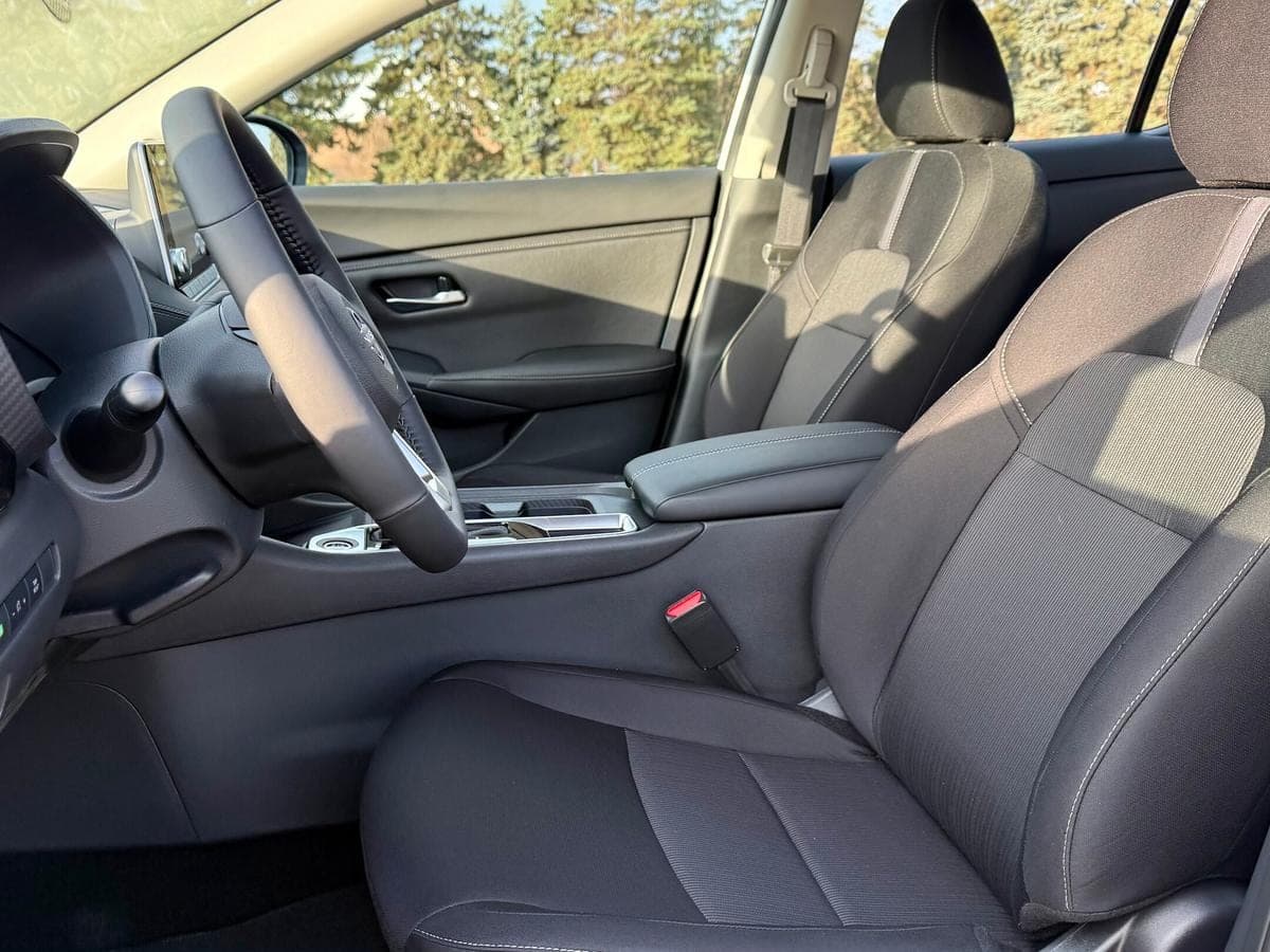 2025 Nissan Sentra SV — photo 4