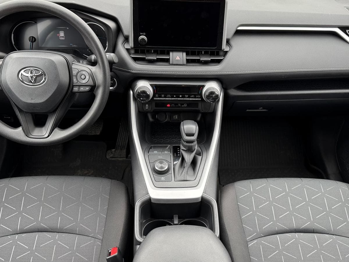 2025 Toyota RAV4 Hybrid XLE AWD — photo 3