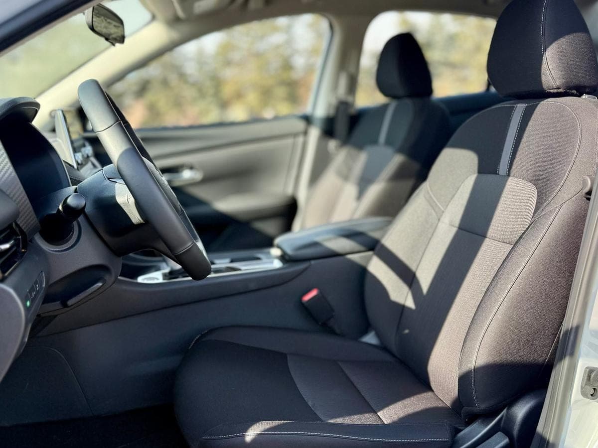 2025 Nissan Sentra SV — photo 4
