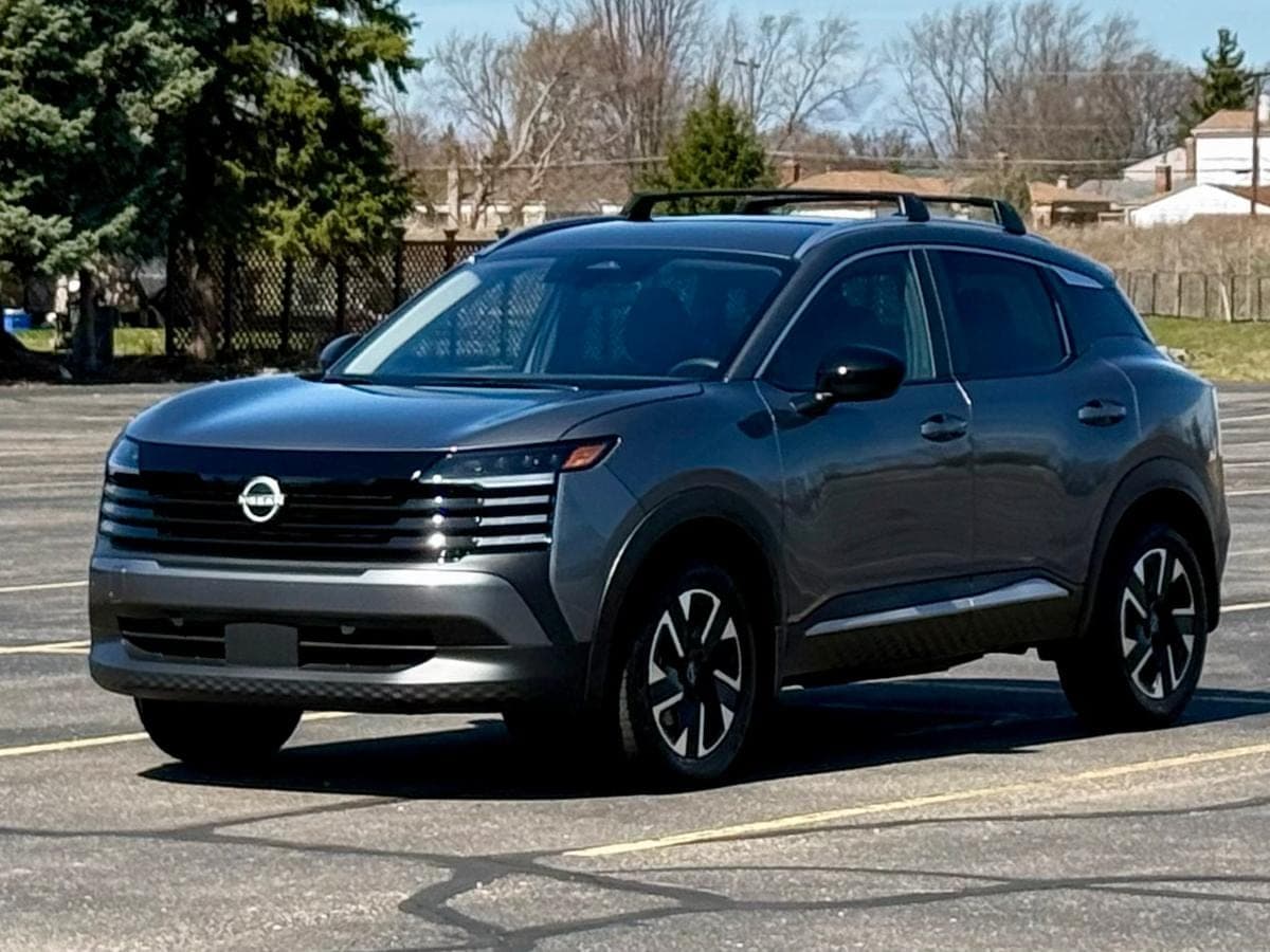 2026 Nissan Kicks SV — photo 1