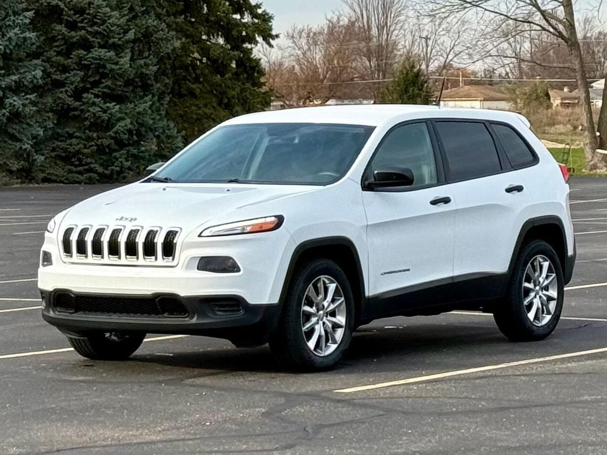 2015 Jeep Cherokee Sport — photo 1