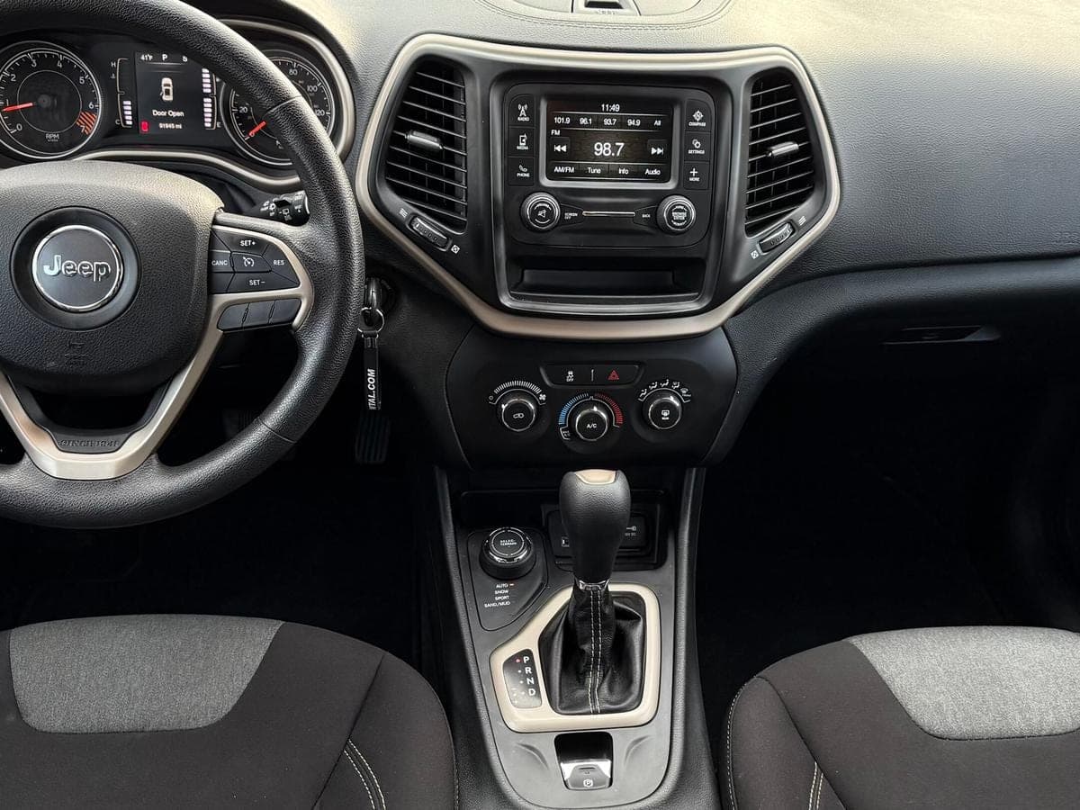 2015 Jeep Cherokee Sport — photo 3