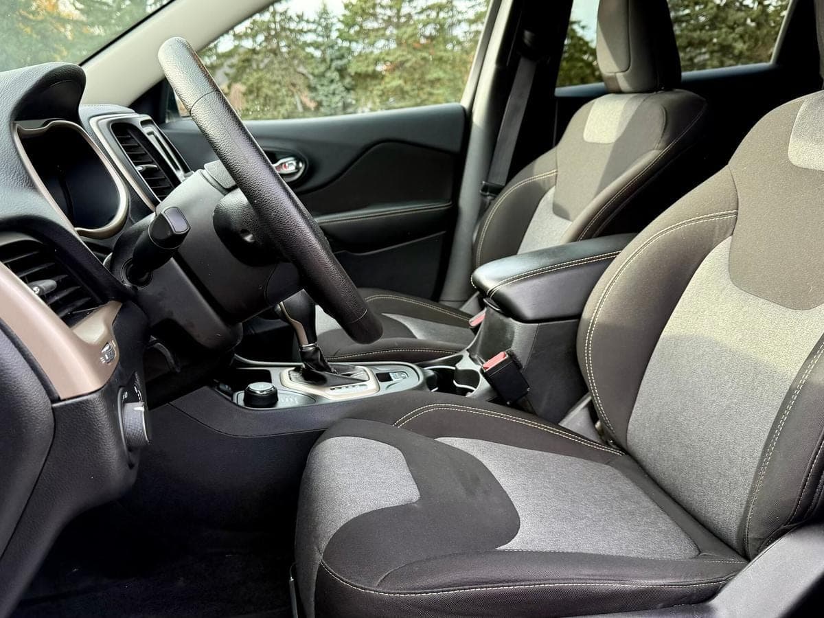 2015 Jeep Cherokee Sport — photo 4