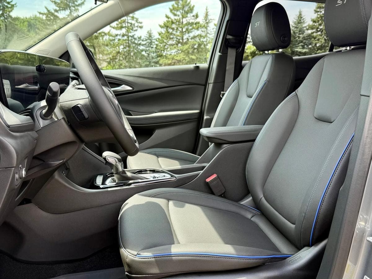 2026 Buick Encore GX Sport Touring — photo 4