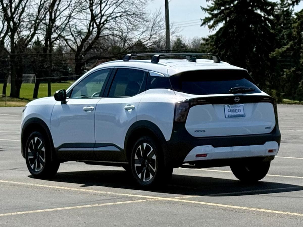 2026 Nissan Kicks SV — photo 2