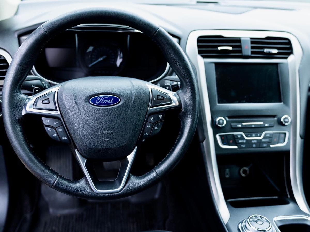 2017 Ford Fusion SE — photo 3