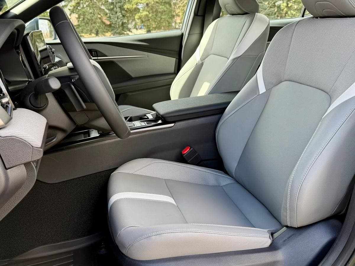 2025 Toyota Camry Hybrid SE — photo 4
