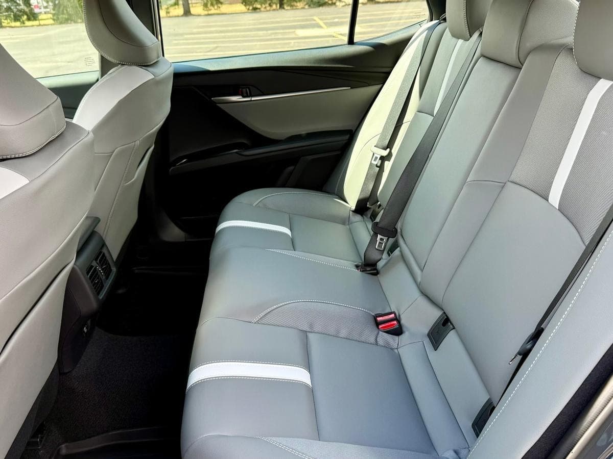 2025 Toyota Camry Hybrid SE — photo 5