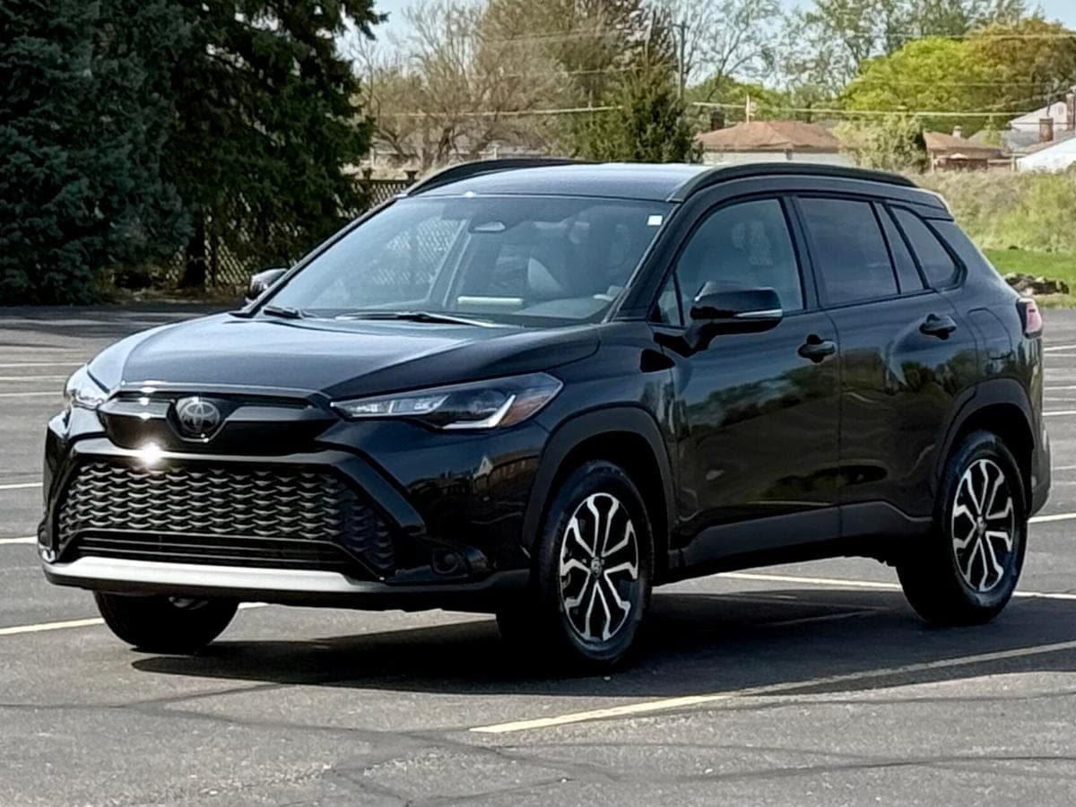 2025 Toyota Corolla Cross SE Hybrid — photo 1