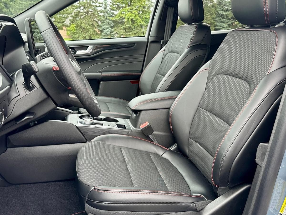 2023 Ford Escape ST-Line — photo 4