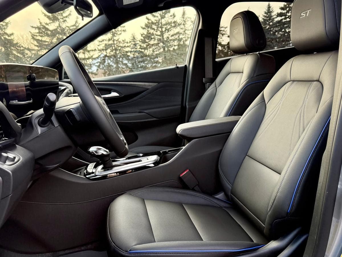 2026 Buick Envista Sport Touring — photo 4
